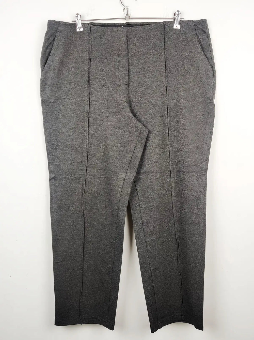 Buy online pre-used pre-loved 100% authentic & Original branded Unknown Brand (TT-1647) available in Pakistan. Top international brands avilable.