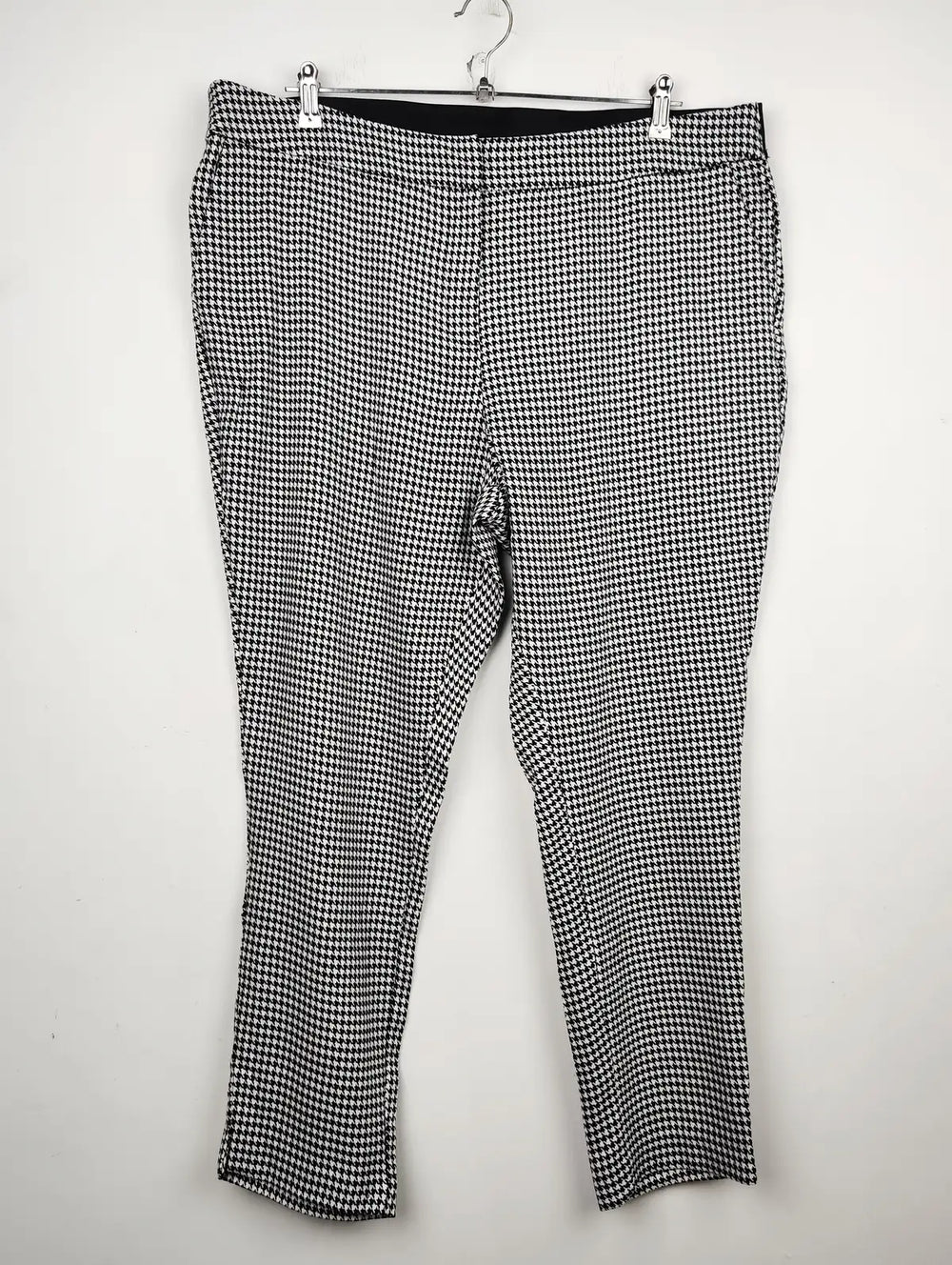 Buy online pre-used pre-loved 100% authentic & Original branded Nutmeg (TT-1672) available in Pakistan. Top international brands avilable.