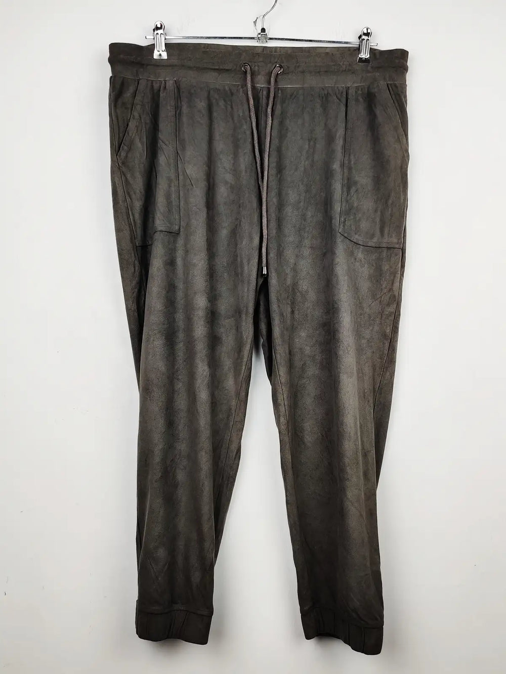 Buy online pre-used pre-loved 100% authentic & Original branded George (TT-1679) available in Pakistan. Top international brands avilable.