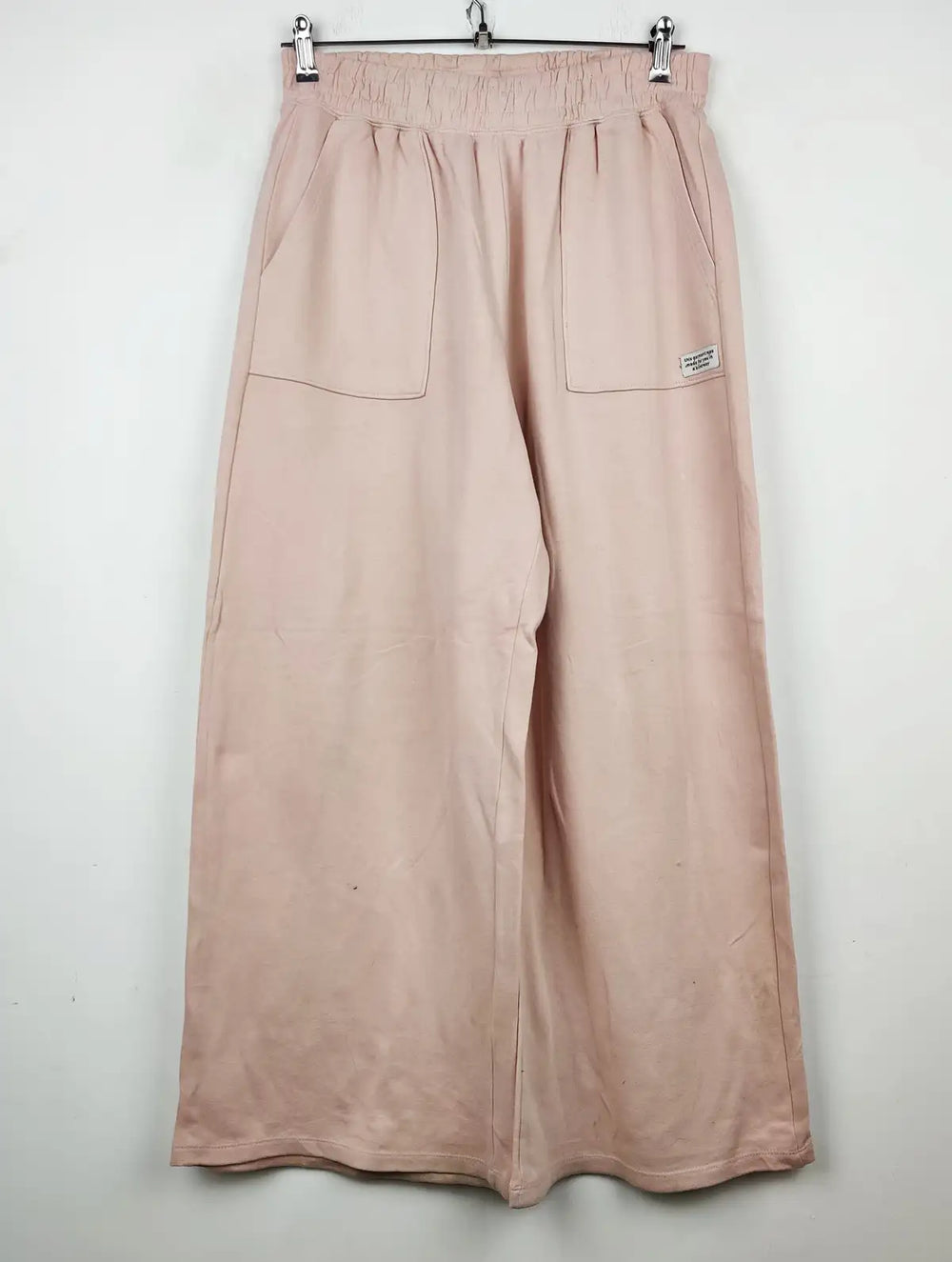 Buy online pre-used pre-loved 100% authentic & Original branded H&M (TT-1699) available in Pakistan. Top international brands avilable.