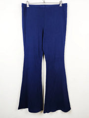 Buy online pre-used pre-loved 100% authentic & Original branded H&M (TT-1739) available in Pakistan. Top international brands avilable.