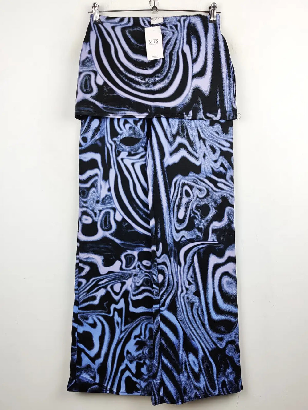 Buy online pre-used pre-loved 100% authentic & Original branded 5Th Avenue (TT-1800) available in Pakistan. Top international brands avilable.