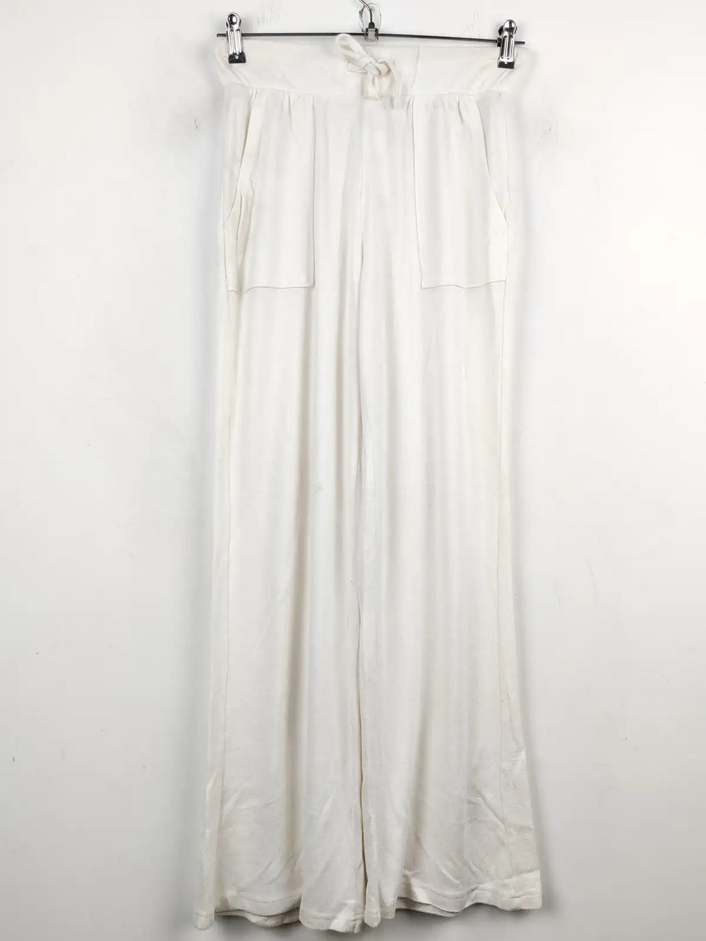 Buy online pre-used pre-loved 100% authentic & Original branded The Lounge Edit (TT-1812) available in Pakistan. Top international brands avilable.