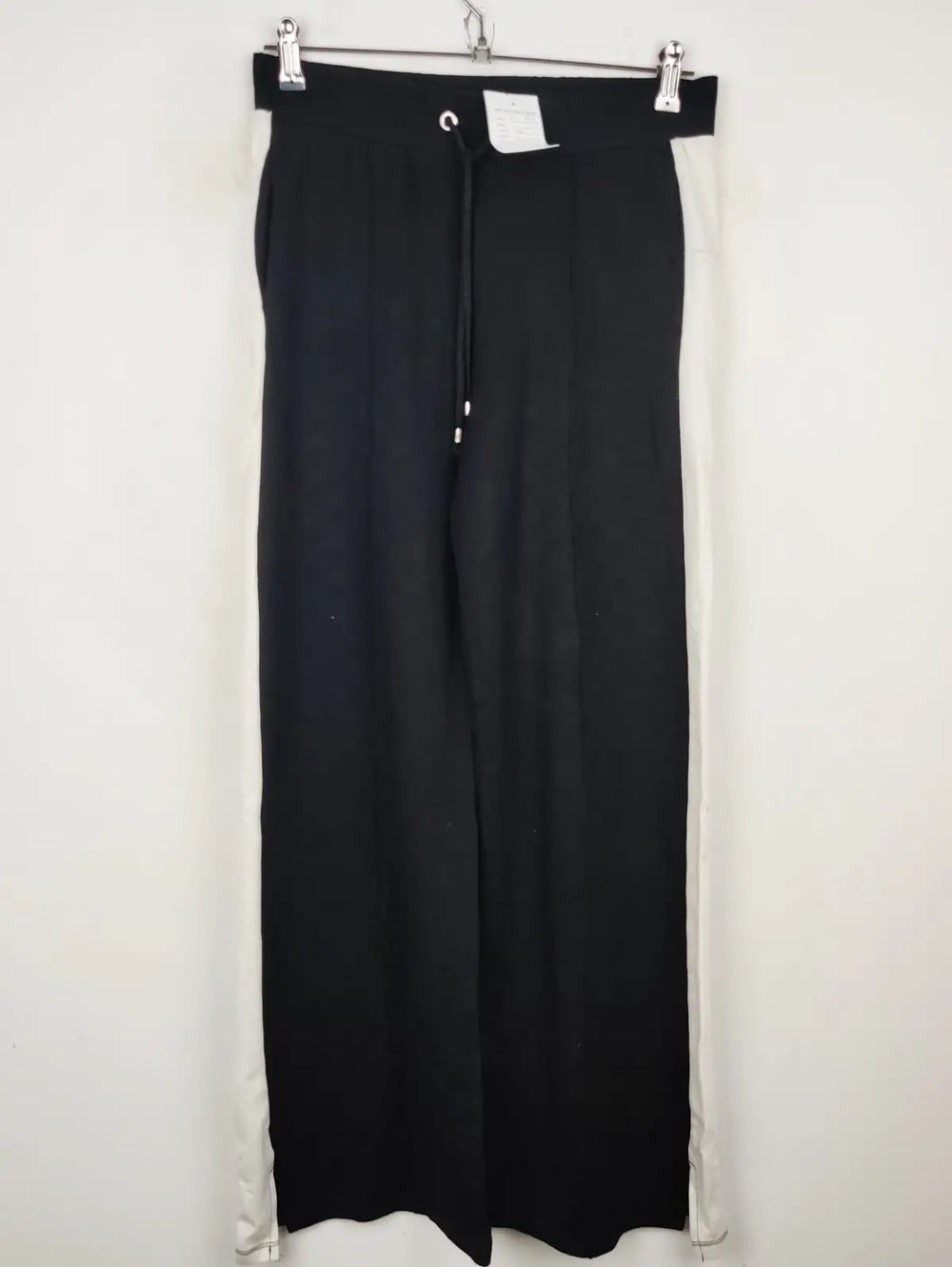 Buy online pre-used pre-loved 100% authentic & Original branded F&F (TT-1817) available in Pakistan. Top international brands avilable.