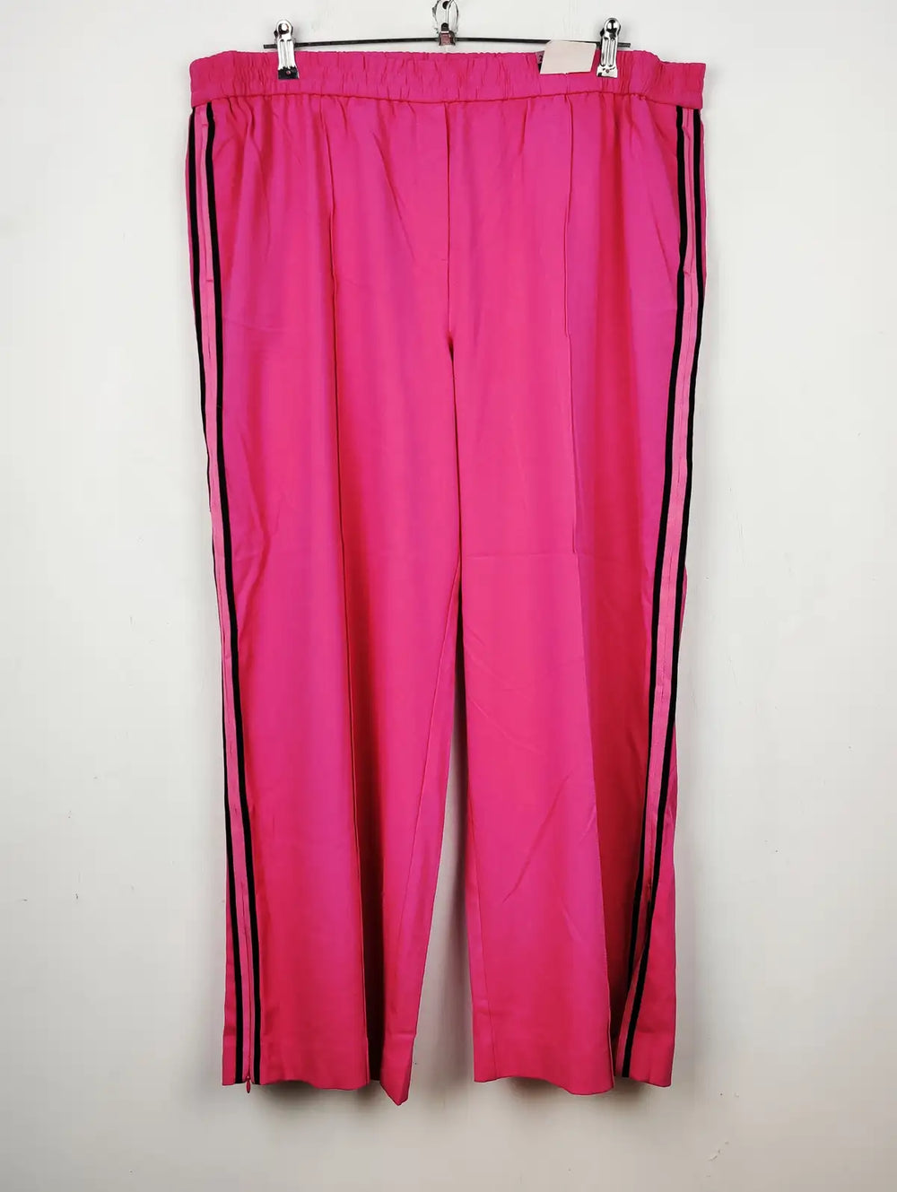 Buy online pre-used pre-loved 100% authentic & Original branded Marks & Spencer (TT-1826) available in Pakistan. Top international brands avilable.