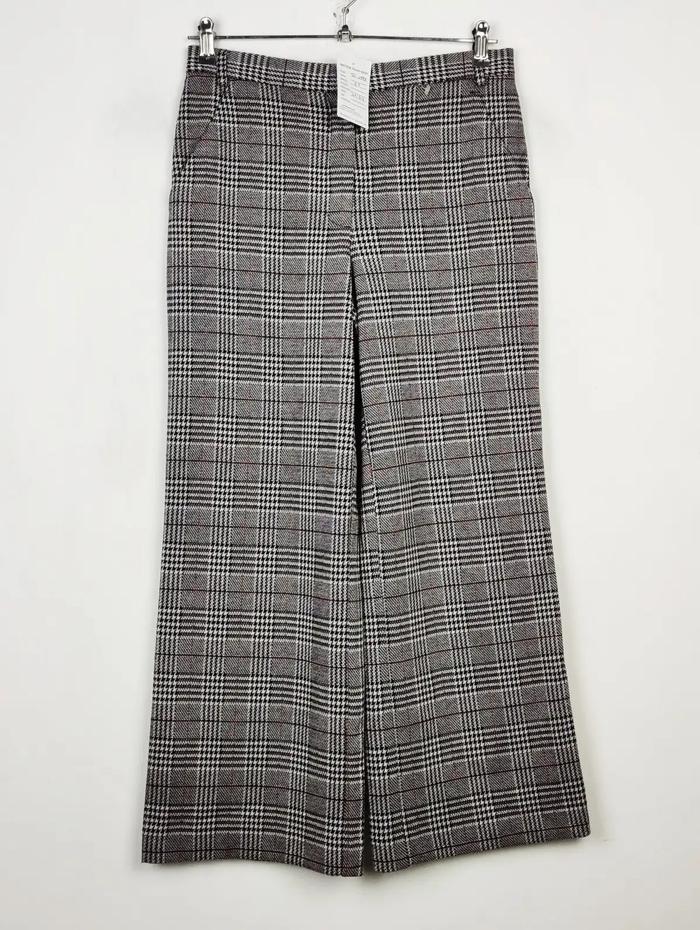 Buy online pre-used pre-loved 100% authentic & Original branded Damart (TT-1993) available in Pakistan. Top international brands avilable.