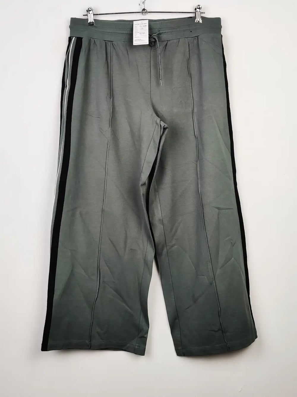 Buy online pre-used pre-loved 100% authentic & Original branded Marks & Spencer (TT-2025) available in Pakistan. Top international brands avilable.