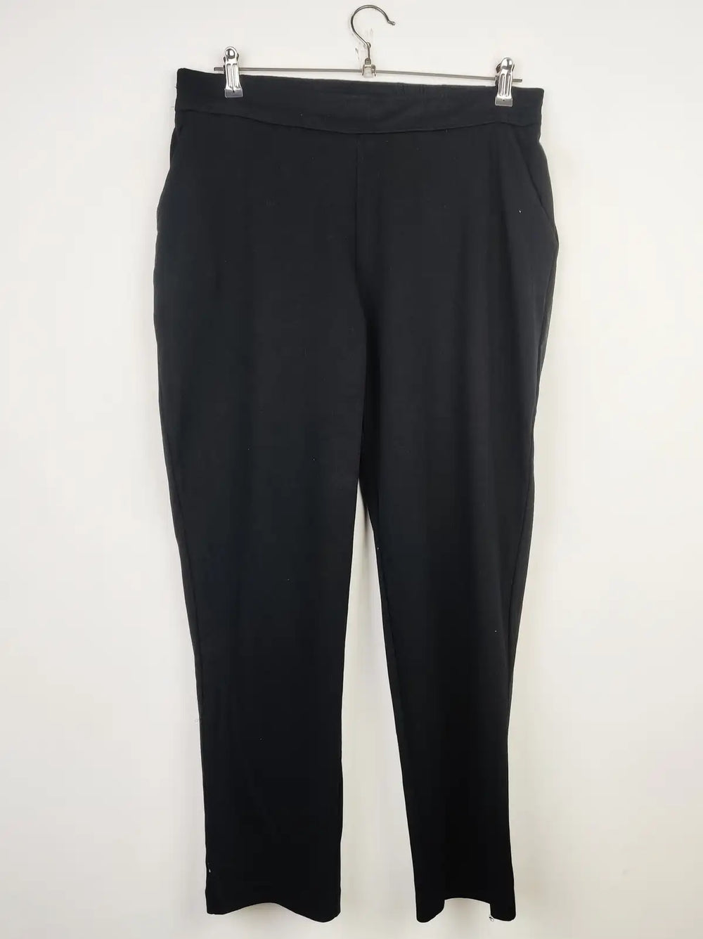Buy online pre-used pre-loved 100% authentic & Original branded Unknown Brand (TT-2066) available in Pakistan. Top international brands avilable.