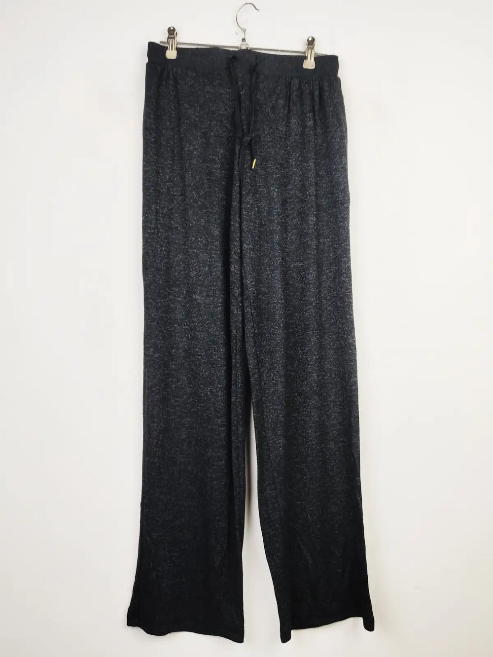 Buy online pre-used pre-loved 100% authentic & Original branded Unknown Brand (TT-2068) available in Pakistan. Top international brands avilable.