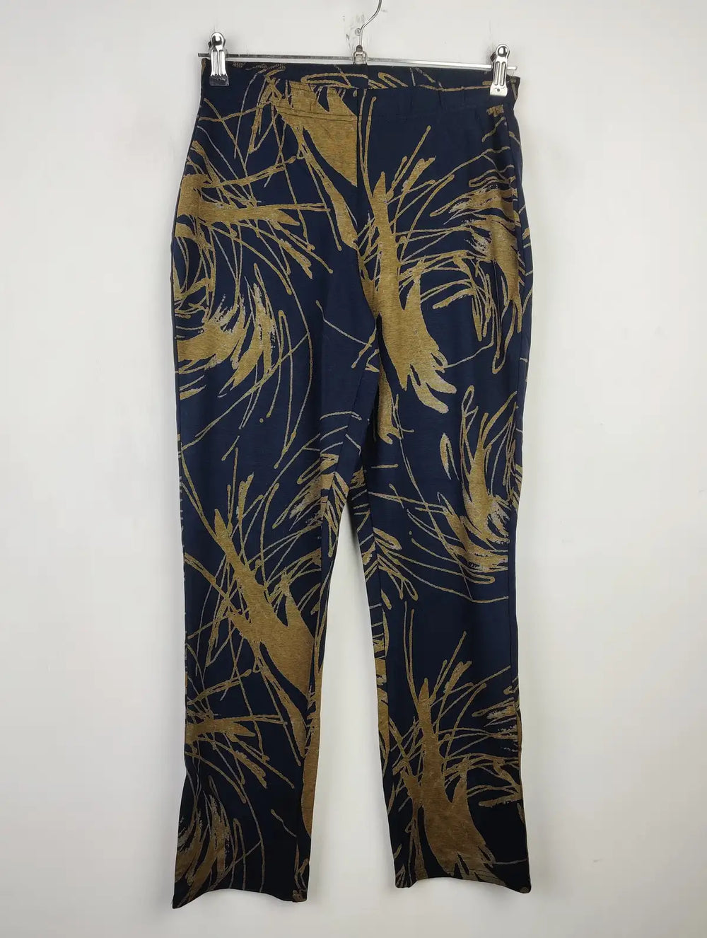 Buy online pre-used pre-loved 100% authentic & Original branded Unknown Brand (TT-2164) available in Pakistan. Top international brands avilable.