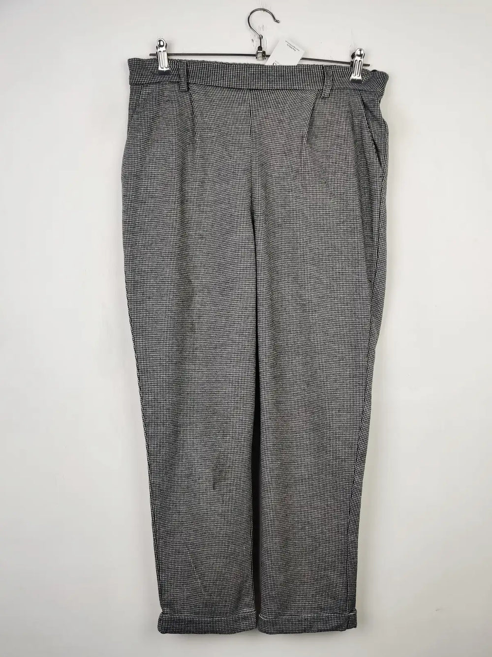 Buy online pre-used pre-loved 100% authentic & Original branded F&F (TT-2219) available in Pakistan. Top international brands avilable.