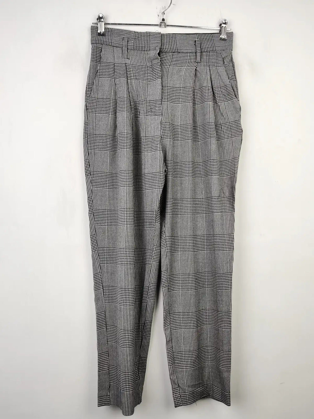 Buy online pre-used pre-loved 100% authentic & Original branded H&M (TT-2244) available in Pakistan. Top international brands avilable.