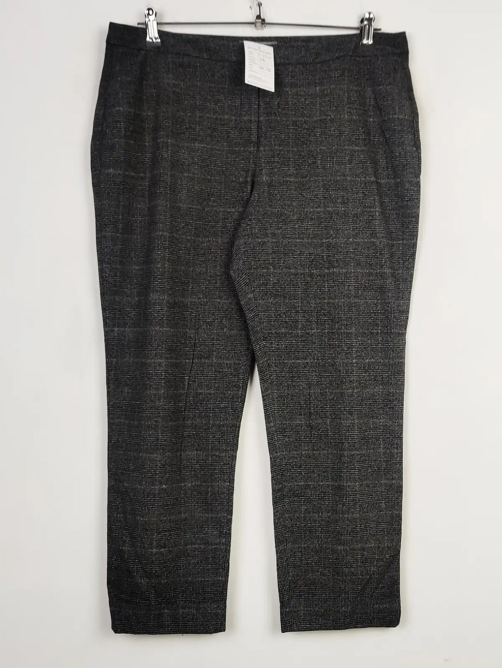 Buy online pre-used pre-loved 100% authentic & Original branded Fenn Wright Manson (TT-2308) available in Pakistan. Top international brands avilable.