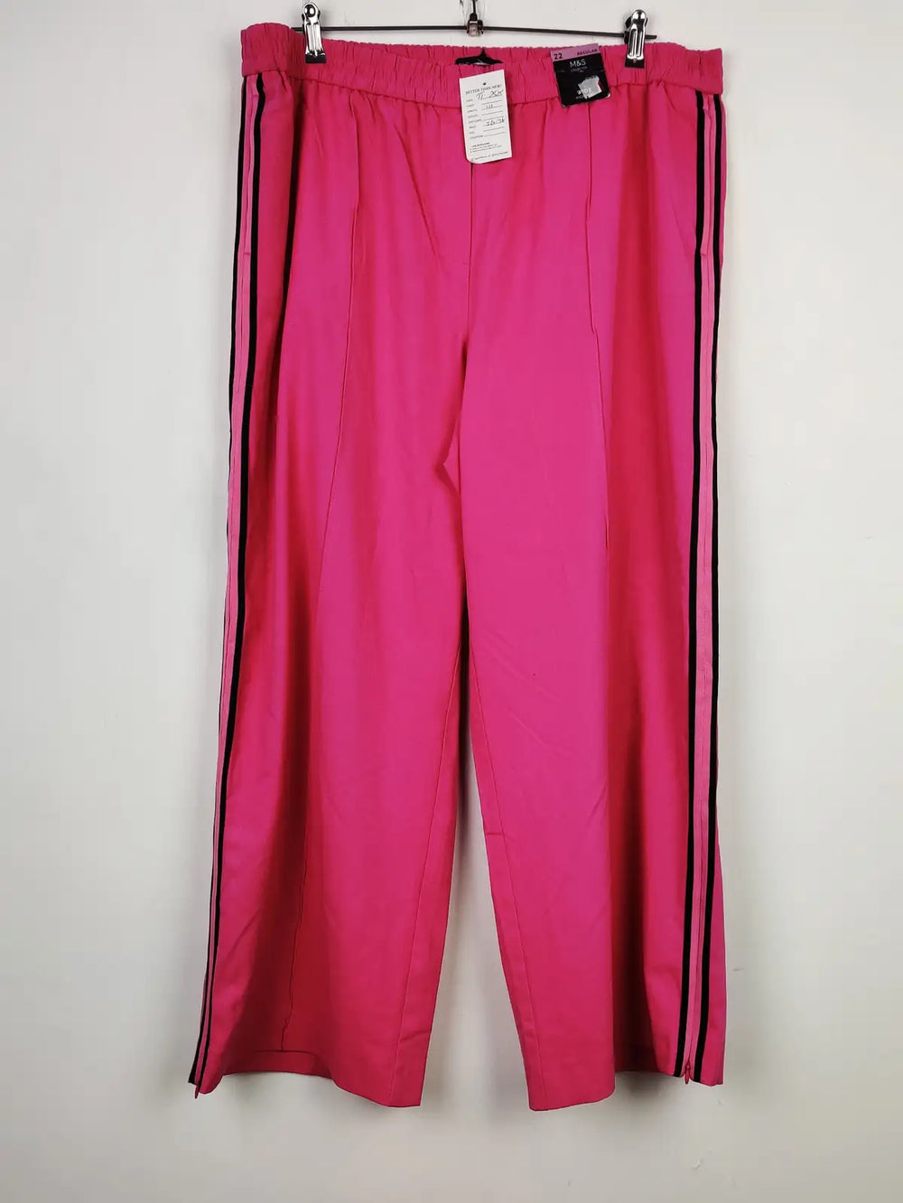 Buy online pre-used pre-loved 100% authentic & Original branded Marks & Spencer (TT-2525) available in Pakistan. Top international brands avilable.