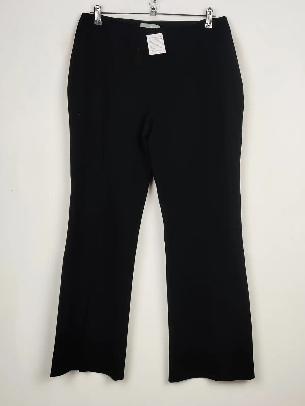 Buy online pre-used pre-loved 100% authentic & Original branded Wallis (TT-2538) available in Pakistan. Top international brands avilable.