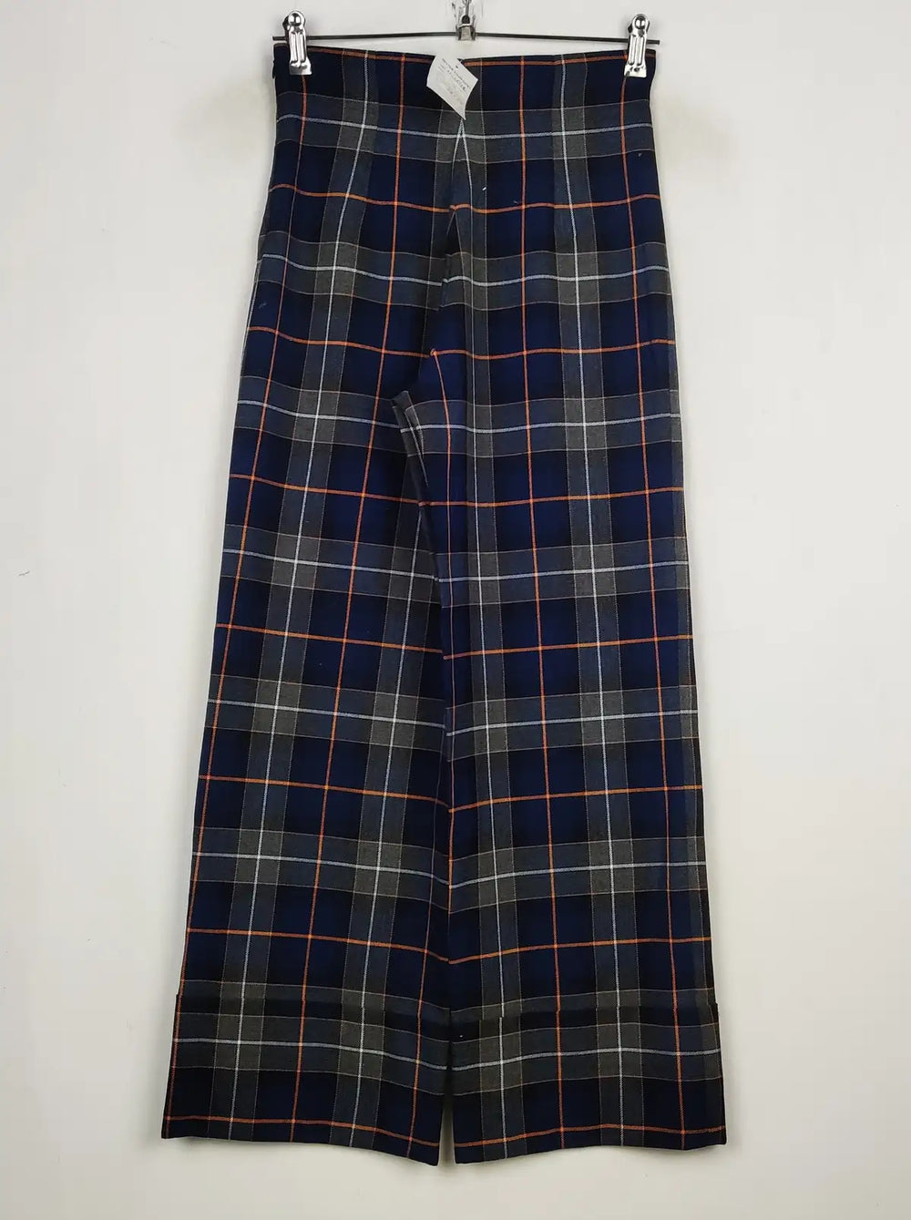 Buy online pre-used pre-loved 100% authentic & Original branded Zara (TT-2541) available in Pakistan. Top international brands avilable.