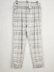 Buy online pre-used pre-loved 100% authentic & Original branded Unknown Brand (TT-2554) available in Pakistan. Top international brands avilable.