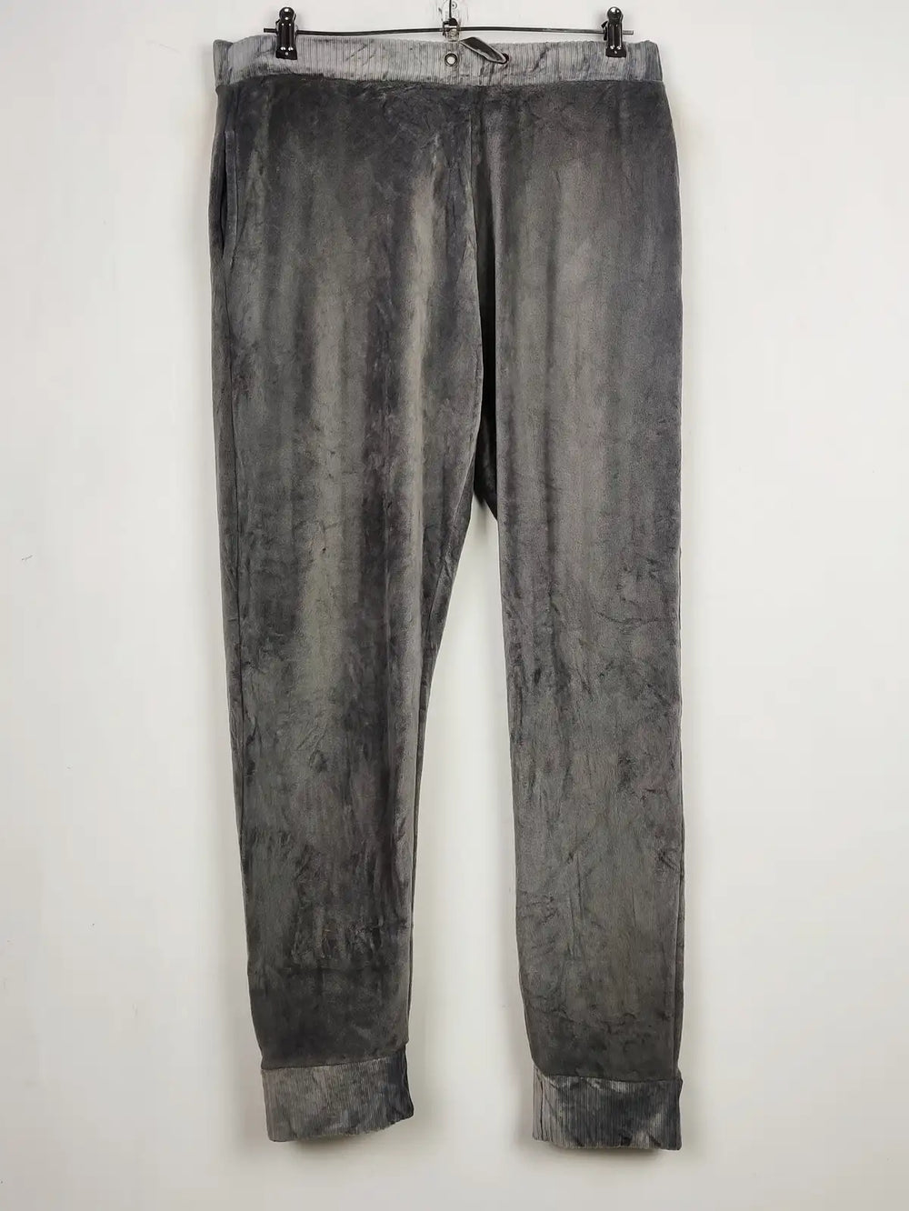 Buy online pre-used pre-loved 100% authentic & Original branded Love To Lounge (TT-2580) available in Pakistan. Top international brands avilable.