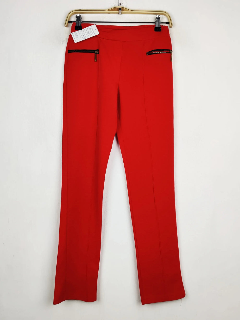 Buy online pre-used pre-loved 100% authentic & Original branded Unknown Brand (TT-3218) available in Pakistan. Top international brands avilable.