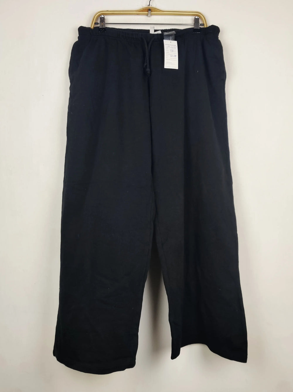 Buy online pre-used pre-loved 100% authentic & Original branded H&M (TT-3277) available in Pakistan. Top international brands avilable.