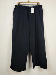 Buy online pre-used pre-loved 100% authentic & Original branded H&M (TT-3277) available in Pakistan. Top international brands avilable.