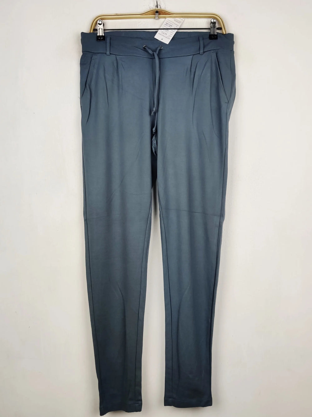 Buy online pre-used pre-loved 100% authentic & Original branded Gina (TT-3293) available in Pakistan. Top international brands avilable.