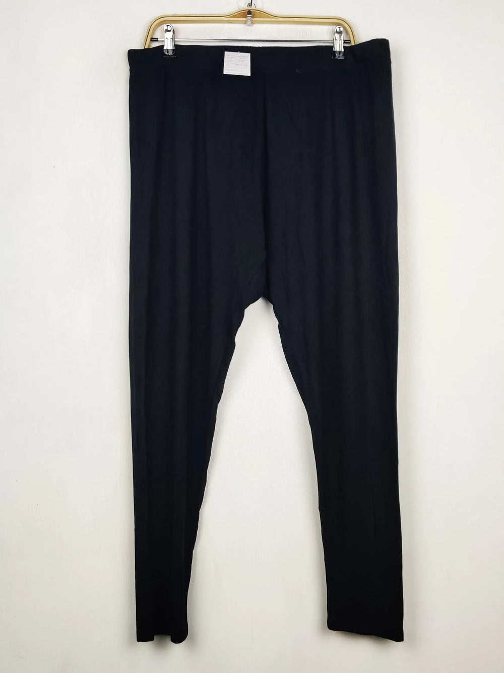 Buy online pre-used pre-loved 100% authentic & Original branded Unknown Brand (TT-3322) available in Pakistan. Top international brands avilable.