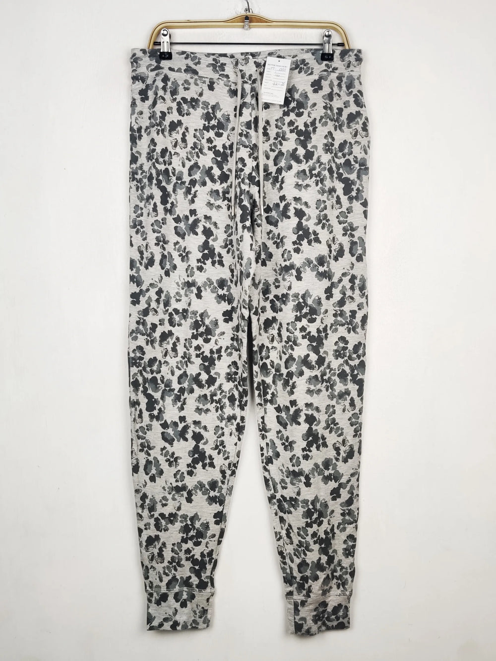 Buy online pre-used pre-loved 100% authentic & Original branded Marks & Spencer (TT-3338) available in Pakistan. Top international brands avilable.