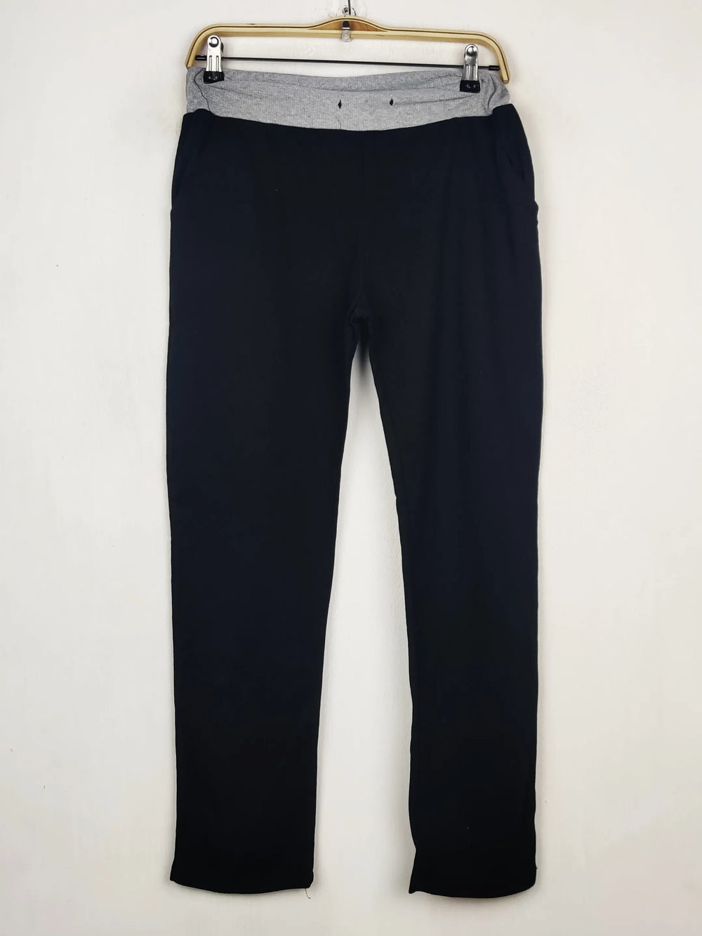 Buy online pre-used pre-loved 100% authentic & Original branded Unknown Brand (TT-3341) available in Pakistan. Top international brands avilable.