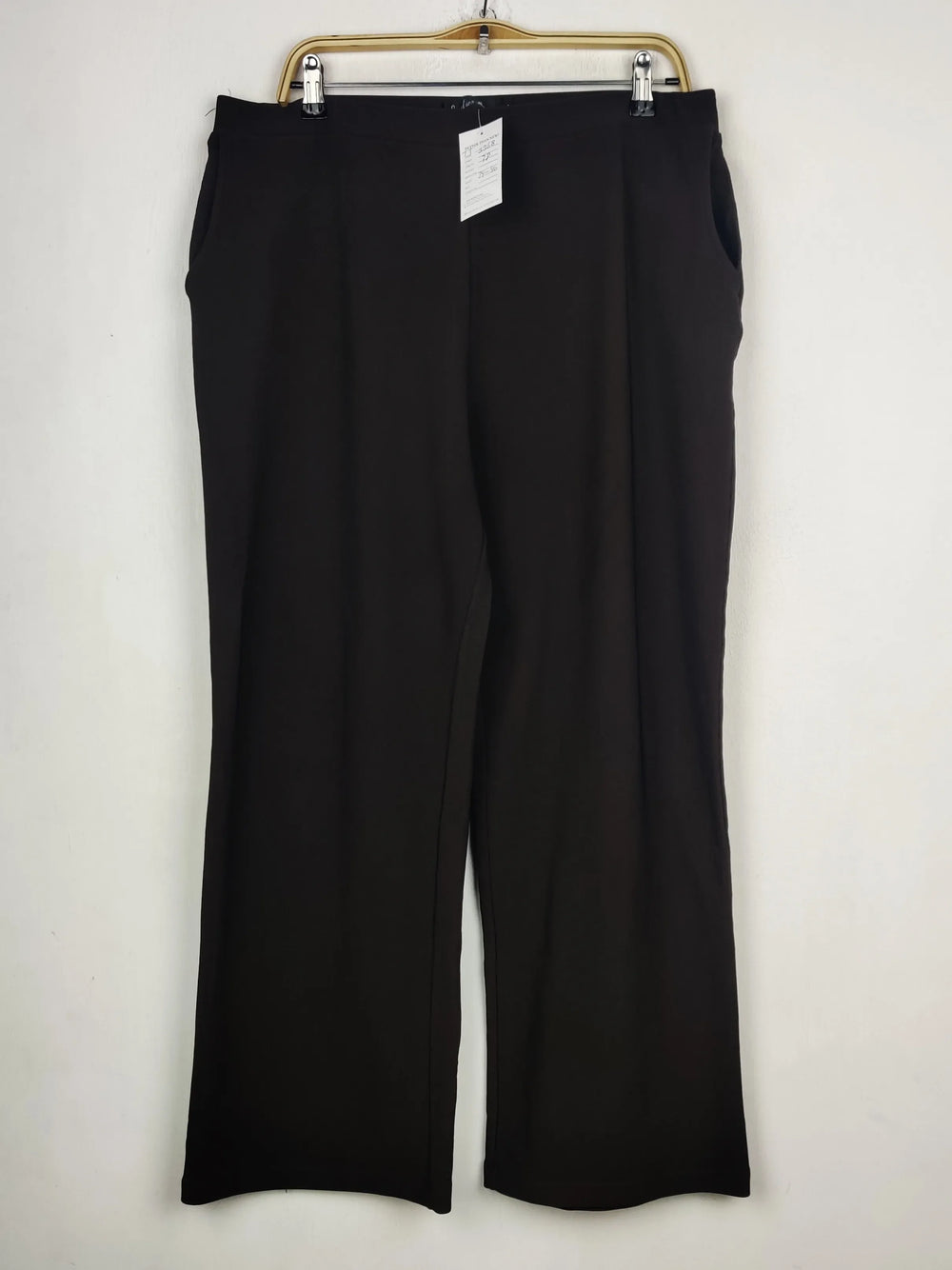 Buy online pre-used pre-loved 100% authentic & Original branded Ladies Jeans (TT-3368) available in Pakistan. Top international brands avilable.
