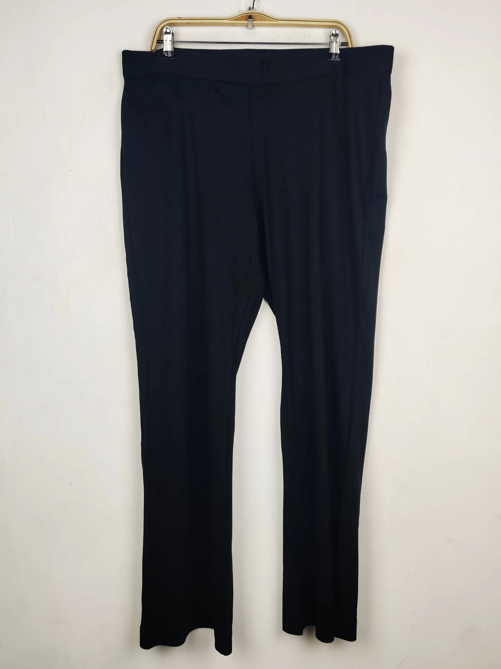 Buy online pre-used pre-loved 100% authentic & Original branded Marks & Spencer (TT-3380) available in Pakistan. Top international brands avilable.