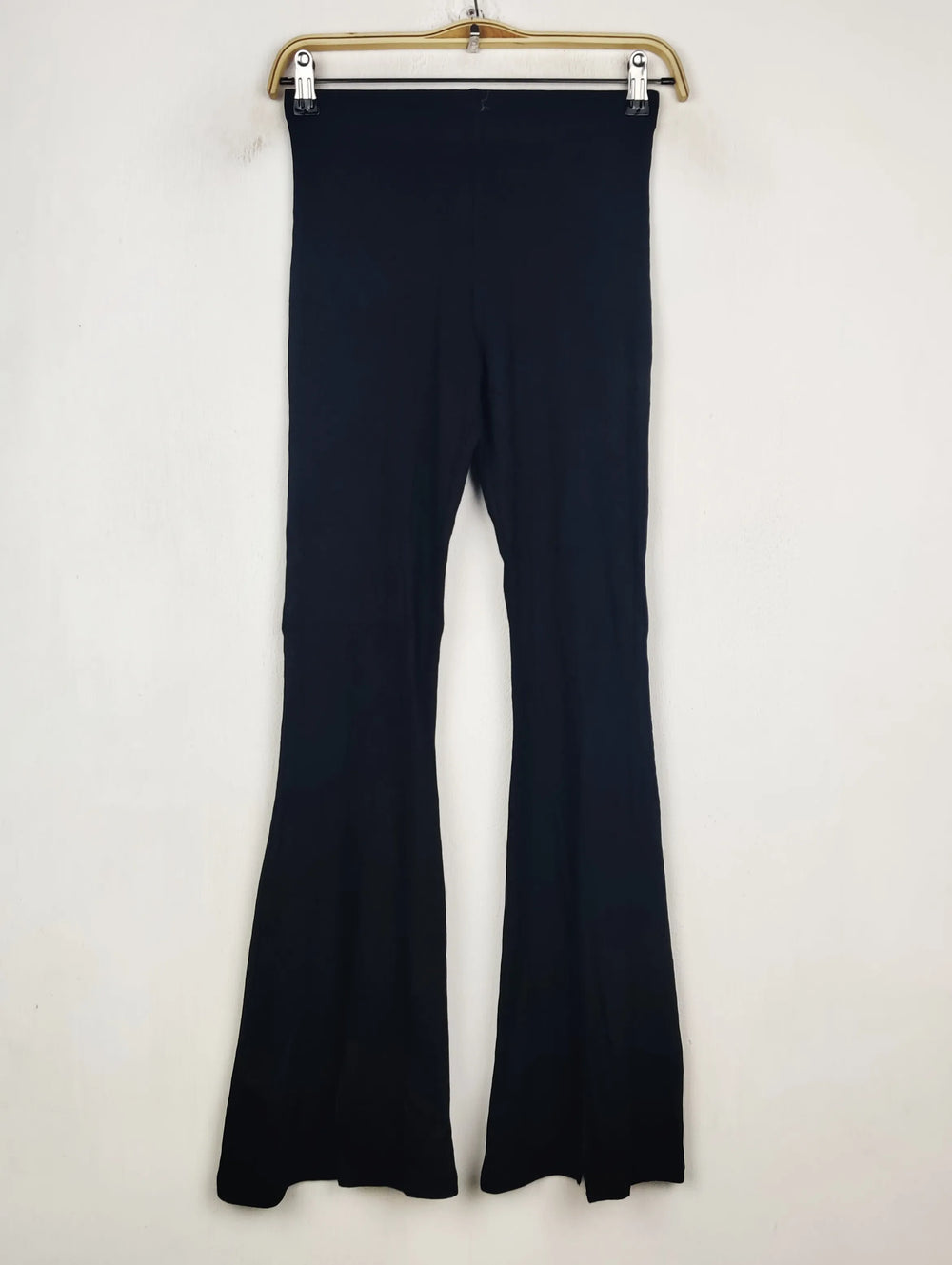 Buy online pre-used pre-loved 100% authentic & Original branded Unknown Brand (TT-3395) available in Pakistan. Top international brands avilable.