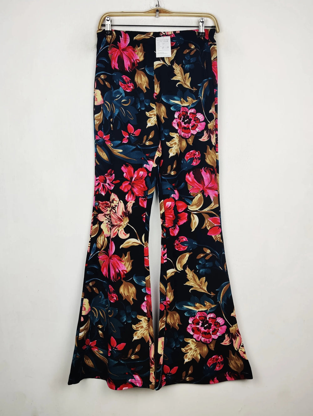 Buy online pre-used pre-loved 100% authentic & Original branded Shein (TT-3418) available in Pakistan. Top international brands avilable.