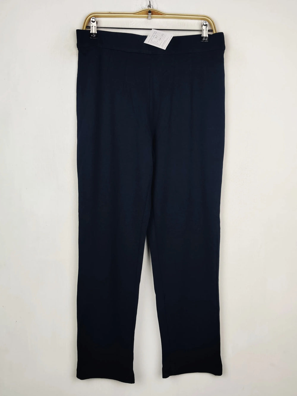 Buy online pre-used pre-loved 100% authentic & Original branded Unknown Brand (TT-3453) available in Pakistan. Top international brands avilable.