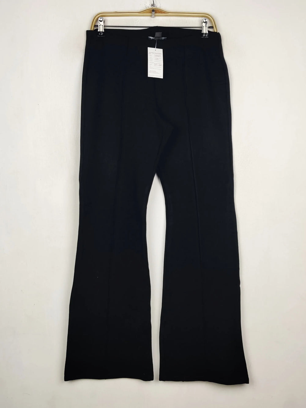 Buy online pre-used pre-loved 100% authentic & Original branded Primark (TT-3467) available in Pakistan. Top international brands avilable.