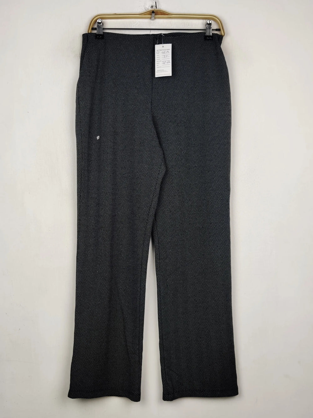Buy online pre-used pre-loved 100% authentic & Original branded Marks & Spencer (TT-3519) available in Pakistan. Top international brands avilable.