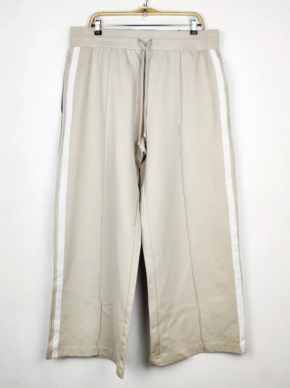 Buy online pre-used pre-loved 100% authentic & Original branded Marks & Spencer (TT-3531) available in Pakistan. Top international brands avilable.