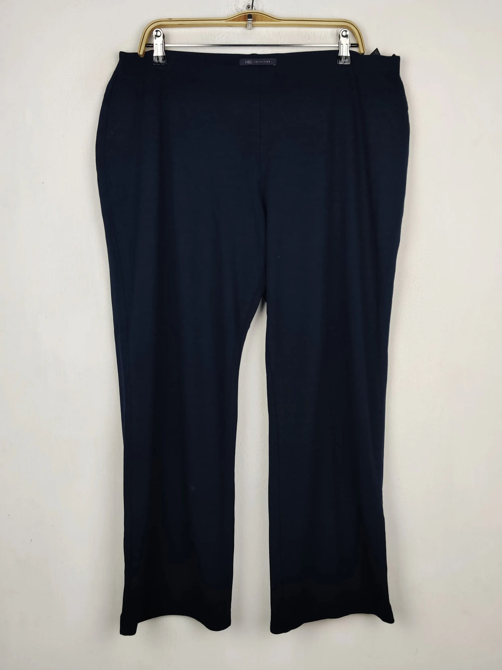 Buy online pre-used pre-loved 100% authentic & Original branded Marks & Spencer (TT-3540) available in Pakistan. Top international brands avilable.