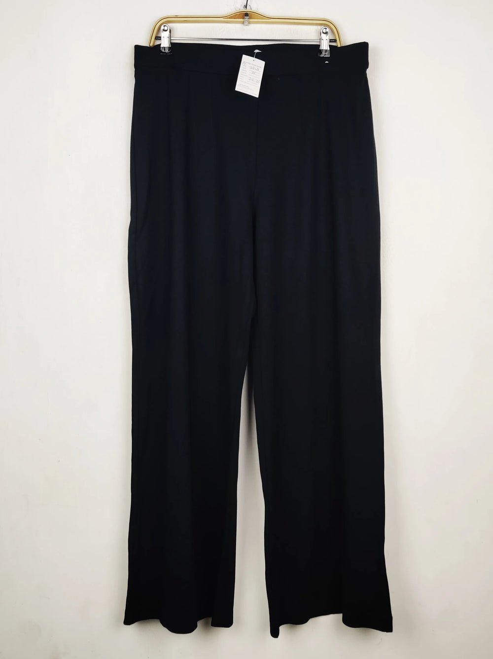 Buy online pre-used pre-loved 100% authentic & Original branded Marks & Spencer (TT-3548) available in Pakistan. Top international brands avilable.