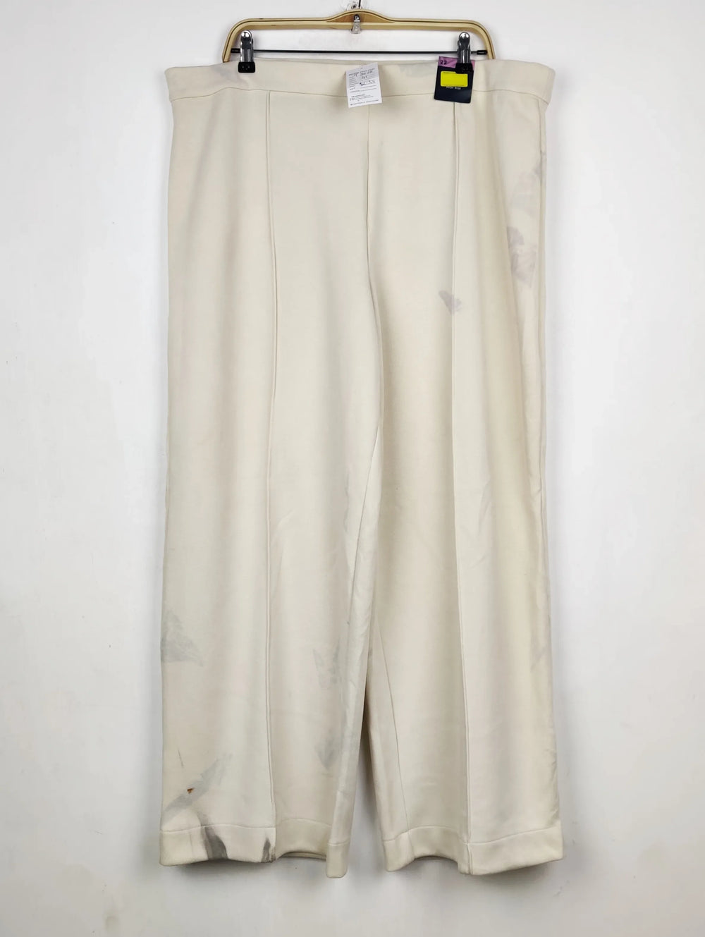 Buy online pre-used pre-loved 100% authentic & Original branded Marks & Spencer (TT-3576) available in Pakistan. Top international brands avilable.