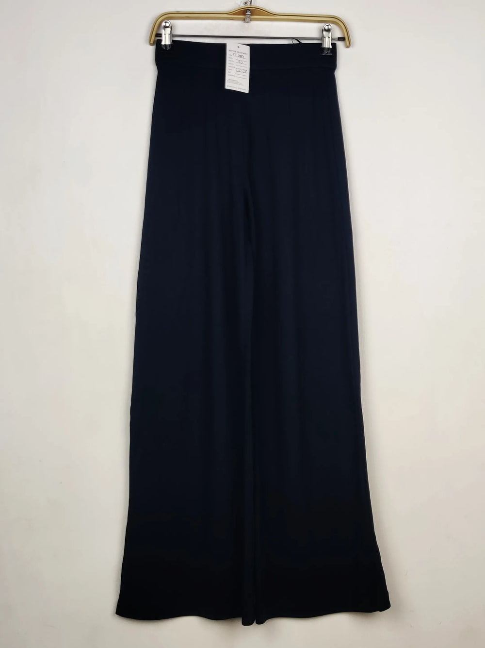 Buy online pre-used pre-loved 100% authentic & Original branded Marks & Spencer (TT-3584) available in Pakistan. Top international brands avilable.