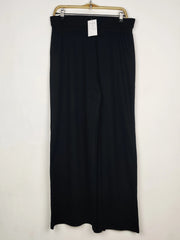 Buy online pre-used pre-loved 100% authentic & Original branded Marks & Spencer (TT-3587) available in Pakistan. Top international brands avilable.