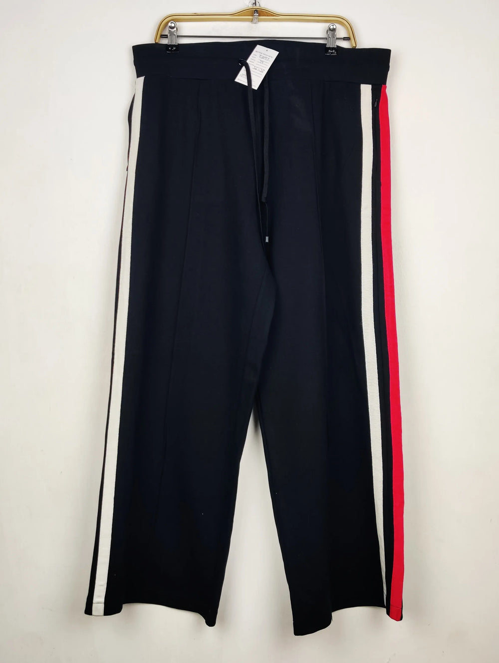Buy online pre-used pre-loved 100% authentic & Original branded Marks & Spencer (TT-3597) available in Pakistan. Top international brands avilable.