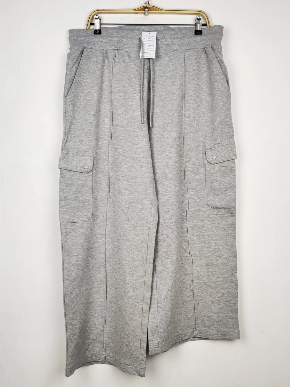 Buy online pre-used pre-loved 100% authentic & Original branded Unknown Brand (TT-3650) available in Pakistan. Top international brands avilable.