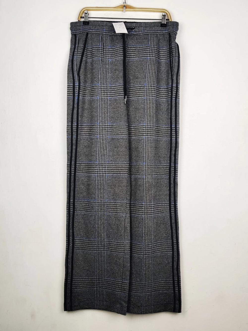 Buy online pre-used pre-loved 100% authentic & Original branded Marks & Spencer (TT-3666) available in Pakistan. Top international brands avilable.