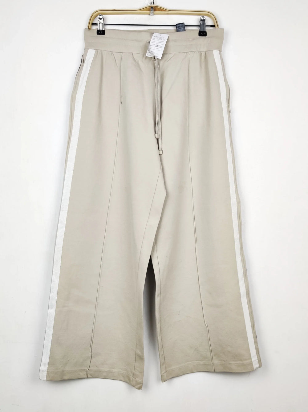Buy online pre-used pre-loved 100% authentic & Original branded Marks & Spencer (TT-3695) available in Pakistan. Top international brands avilable.