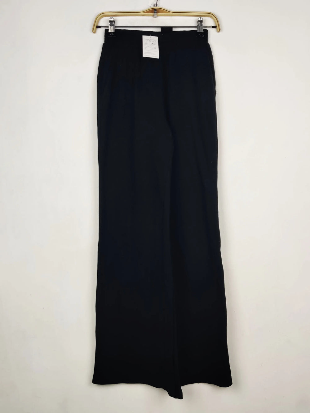 Buy online pre-used pre-loved 100% authentic & Original branded H&M (TT-3709) available in Pakistan. Top international brands avilable.