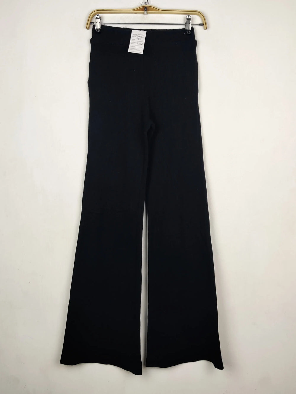 Buy online pre-used pre-loved 100% authentic & Original branded Urban (TT-3714) available in Pakistan. Top international brands avilable.