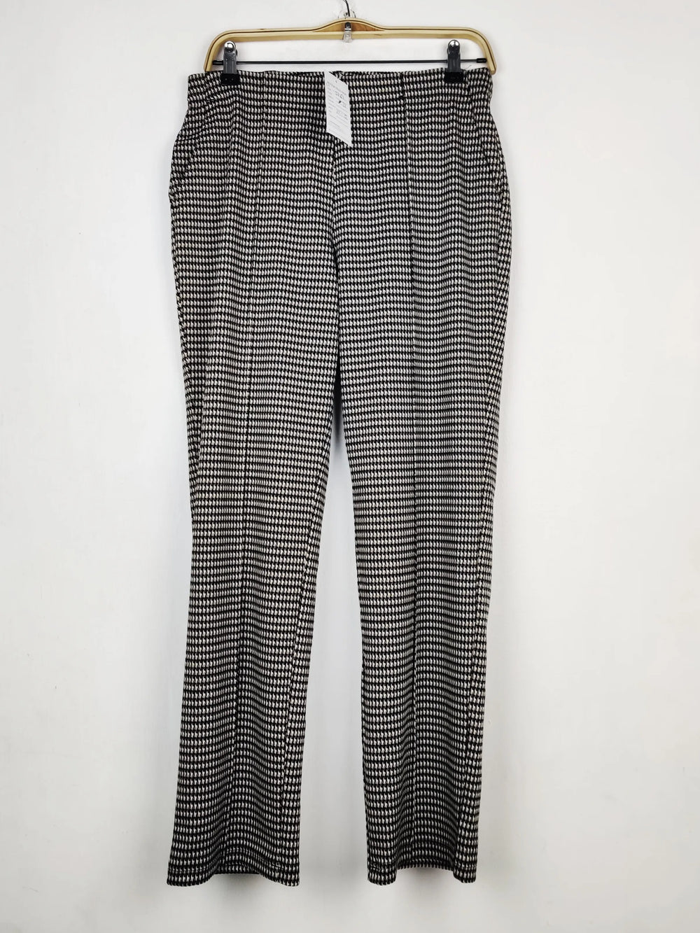 Buy online pre-used pre-loved 100% authentic & Original branded Marks & Spencer (TT-3769) available in Pakistan. Top international brands avilable.