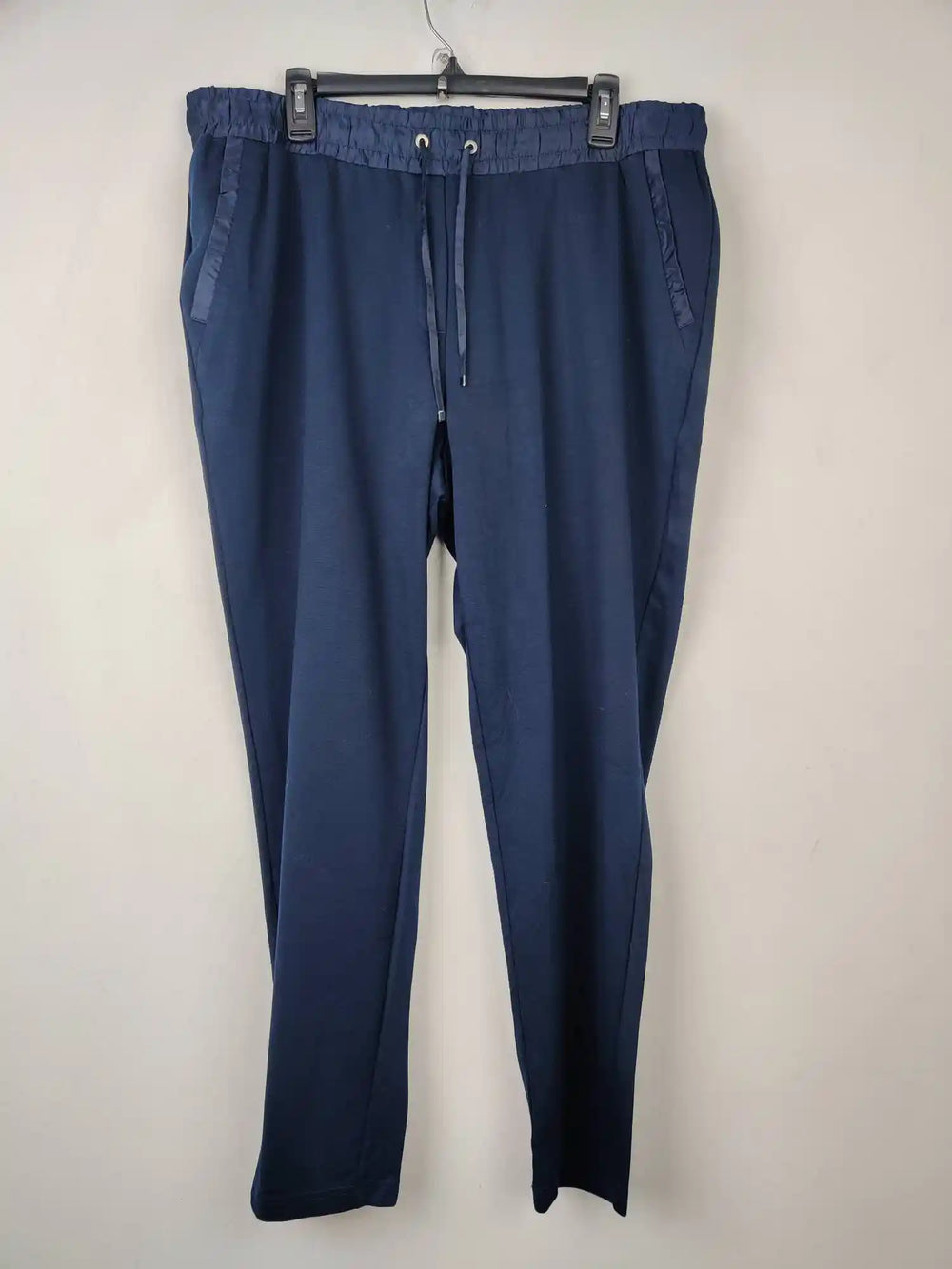 Buy online pre-used pre-loved 100% authentic & Original branded Unknown Brand (TT-379) available in Pakistan. Top international brands avilable.